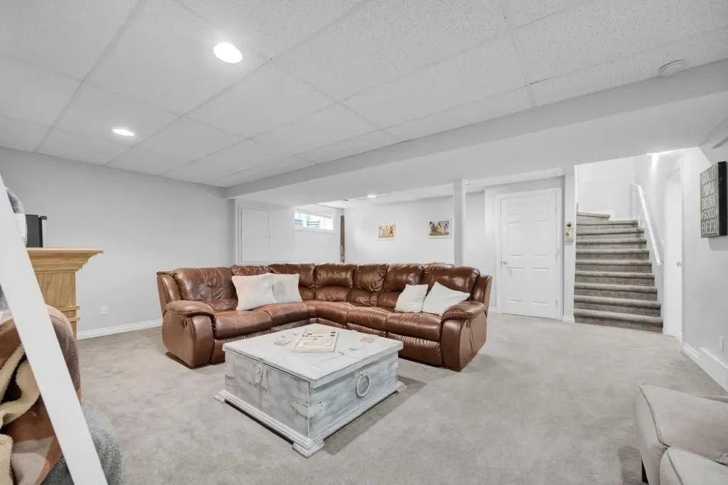907 Cimarron Park Close S Okotoks AB T1S2E8
