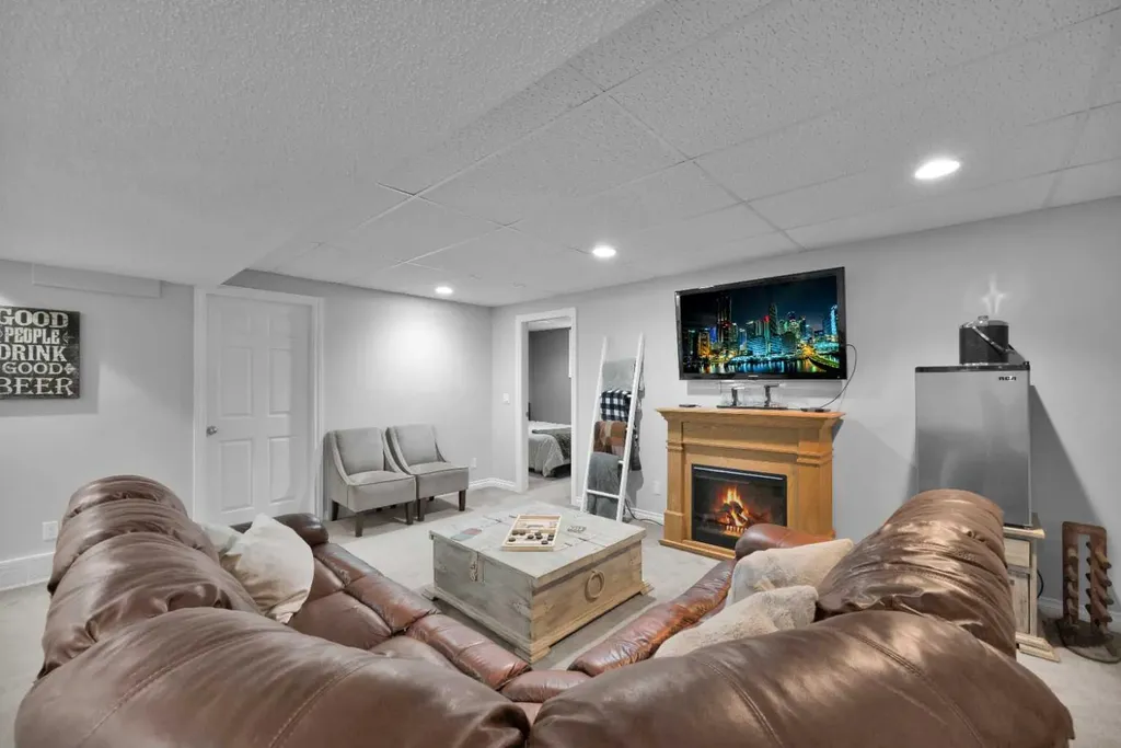 907 Cimarron Park Close S Okotoks AB T1S2E8