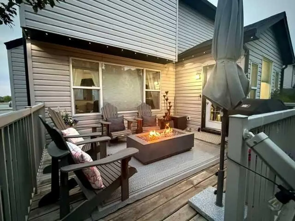 907 Cimarron Park Close S Okotoks AB T1S2E8