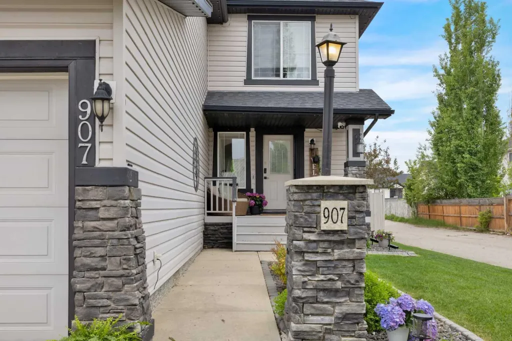 907 Cimarron Park Close S Okotoks AB T1S2E8