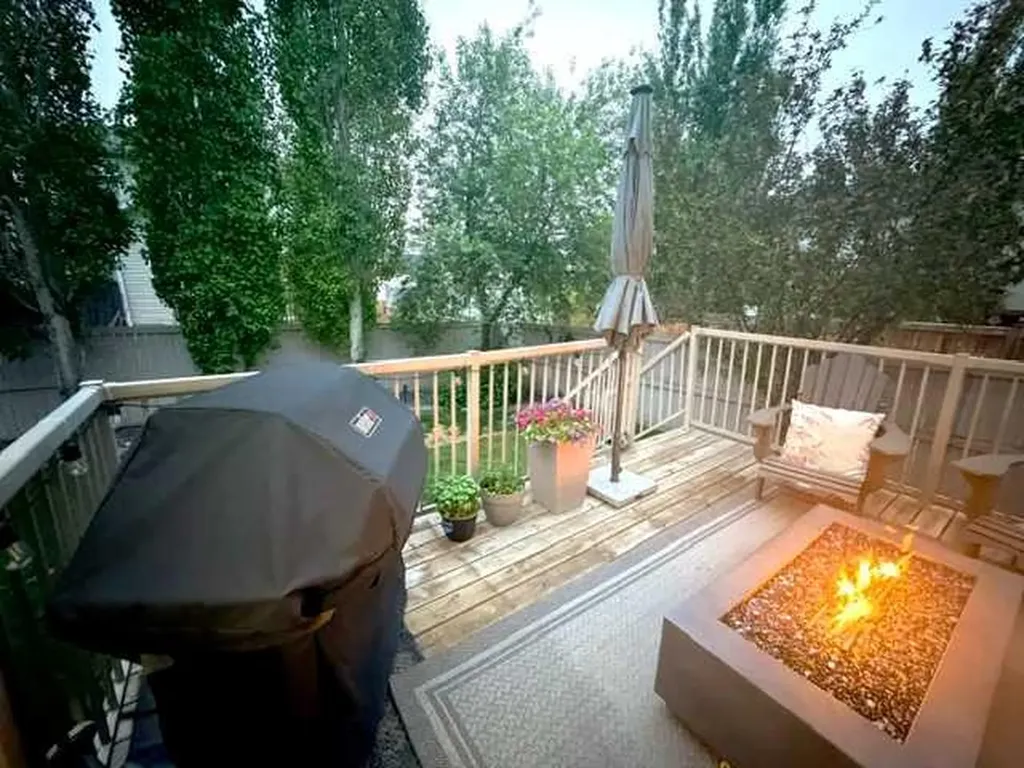 907 Cimarron Park Close S Okotoks AB T1S2E8