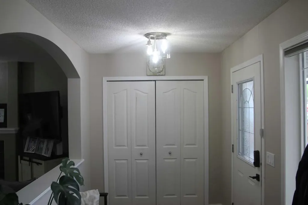 907 Cimarron Park Close S Okotoks AB T1S2E8
