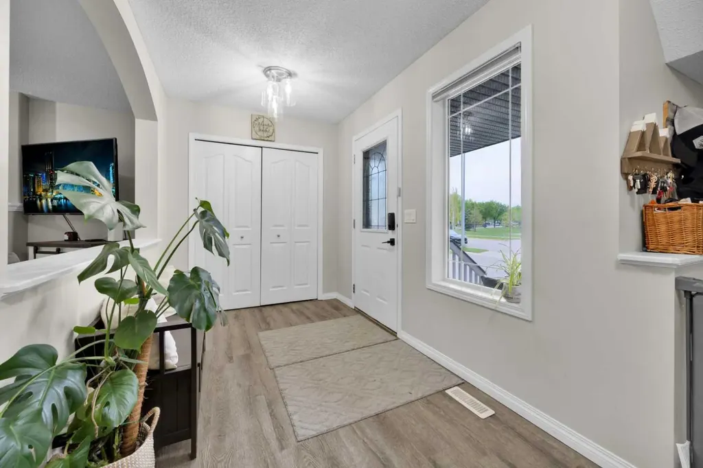 907 Cimarron Park Close S Okotoks AB T1S2E8
