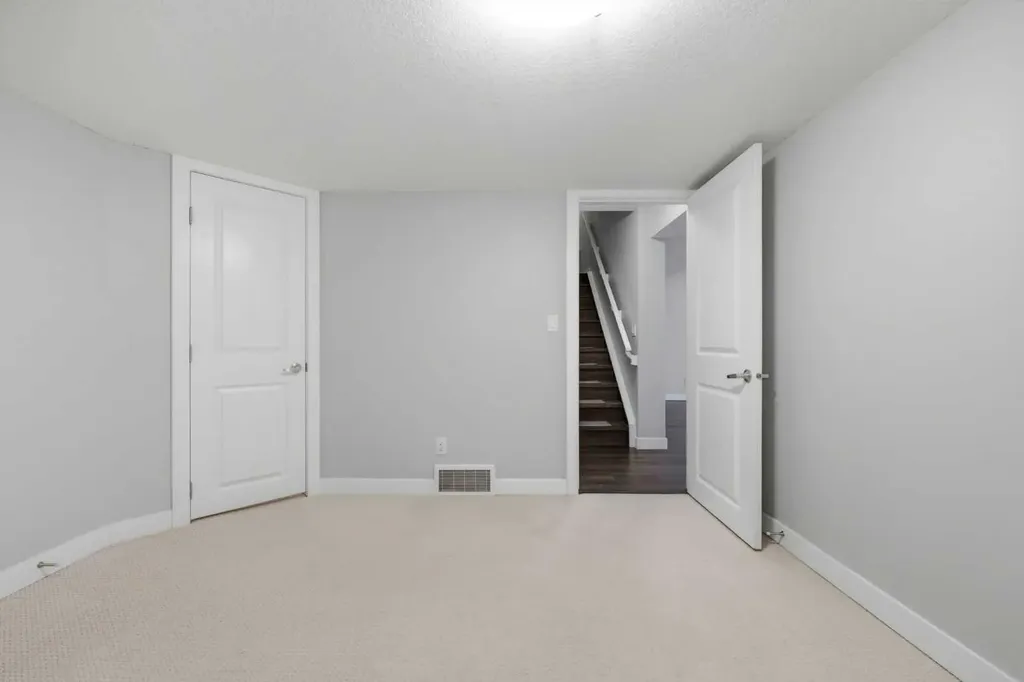 64 Panton Heights NW Calgary AB T3K 0W3