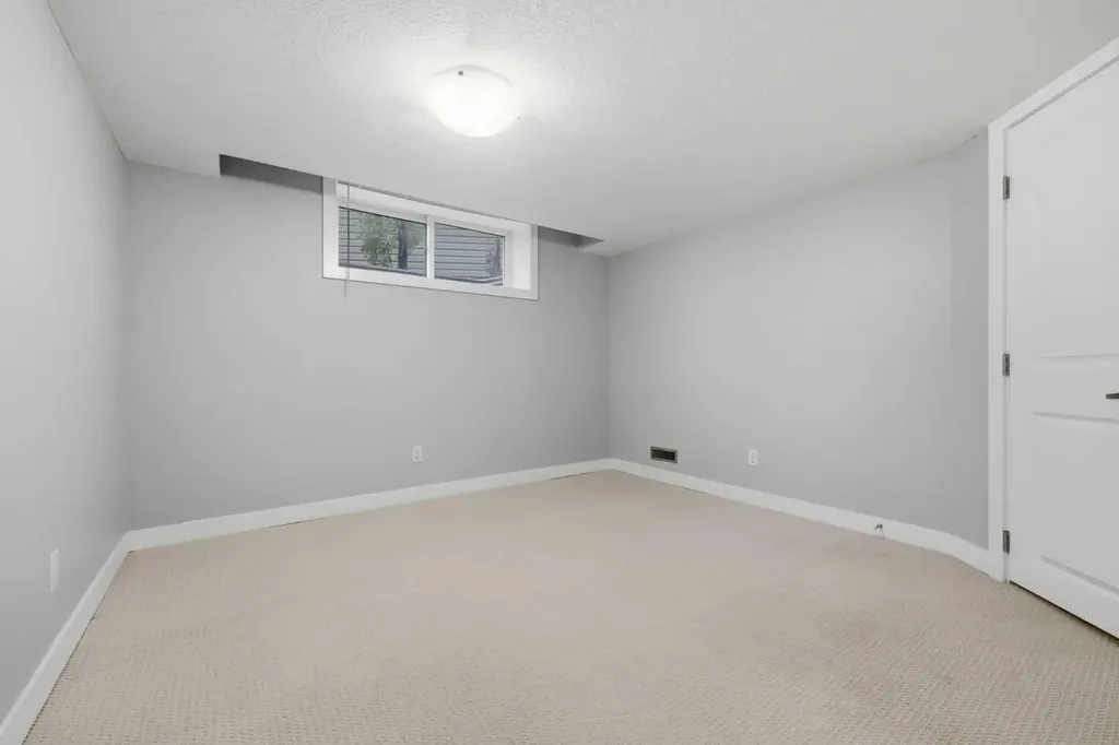 64 Panton Heights NW Calgary AB T3K 0W3