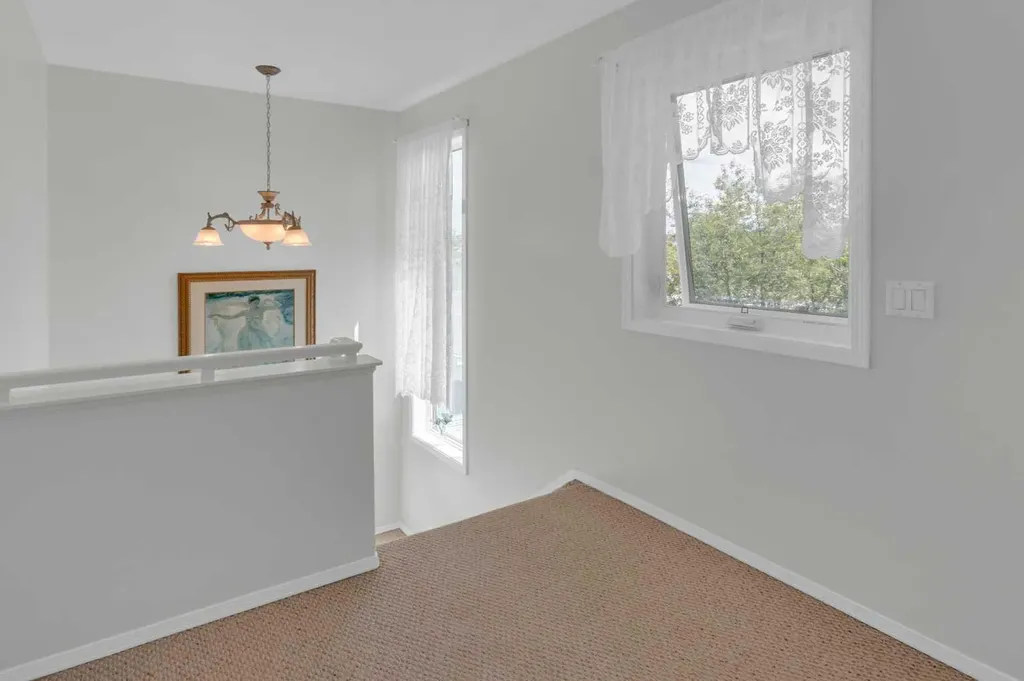 381 Silver Springs Way NW Airdrie AB T4B 2X8