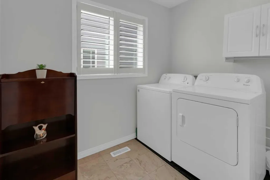 381 Silver Springs Way NW Airdrie AB T4B 2X8