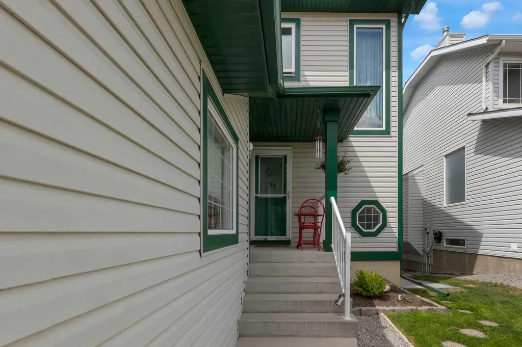 381 Silver Springs Way NW Airdrie AB T4B 2X8