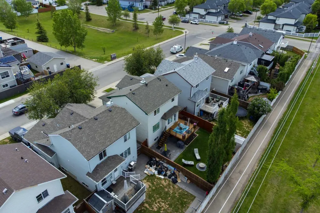 381 Silver Springs Way NW Airdrie AB T4B 2X8