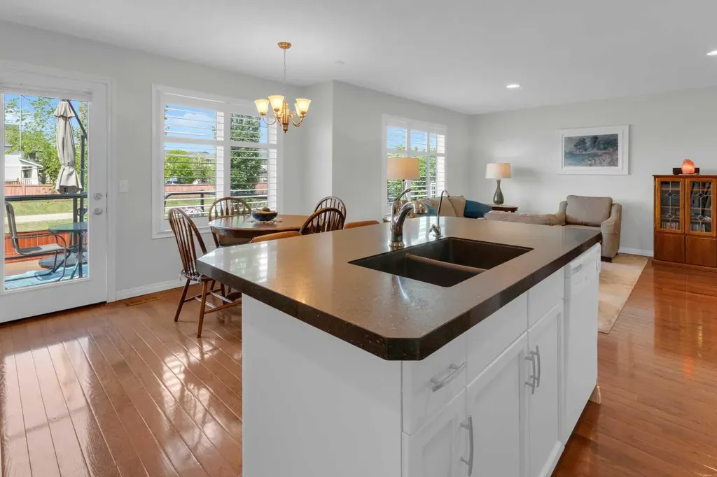 381 Silver Springs Way NW Airdrie AB T4B 2X8