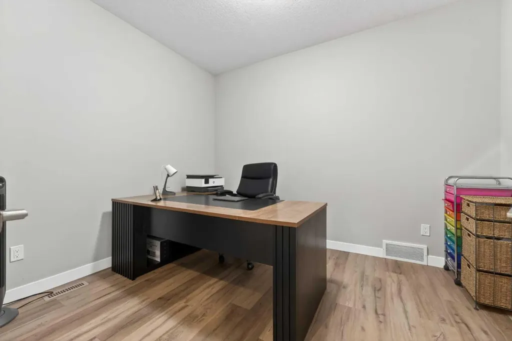 109 Kinniburgh Cove Chestermere AB T1X 0Y6