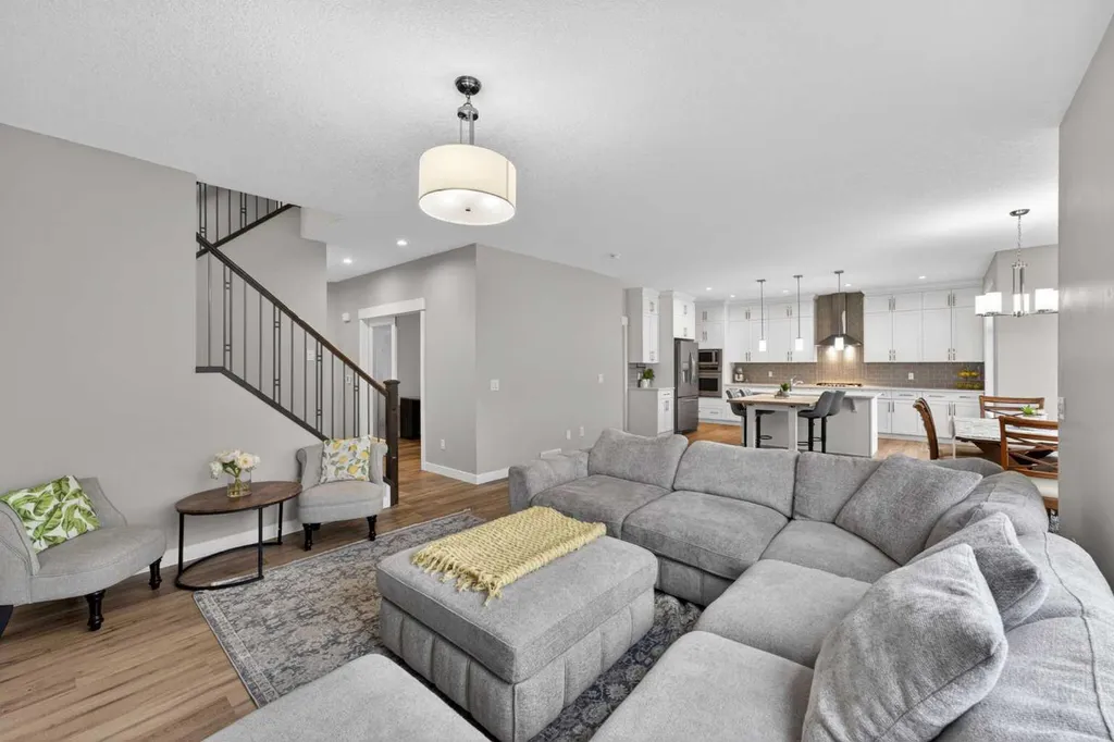 109 Kinniburgh Cove Chestermere AB T1X 0Y6