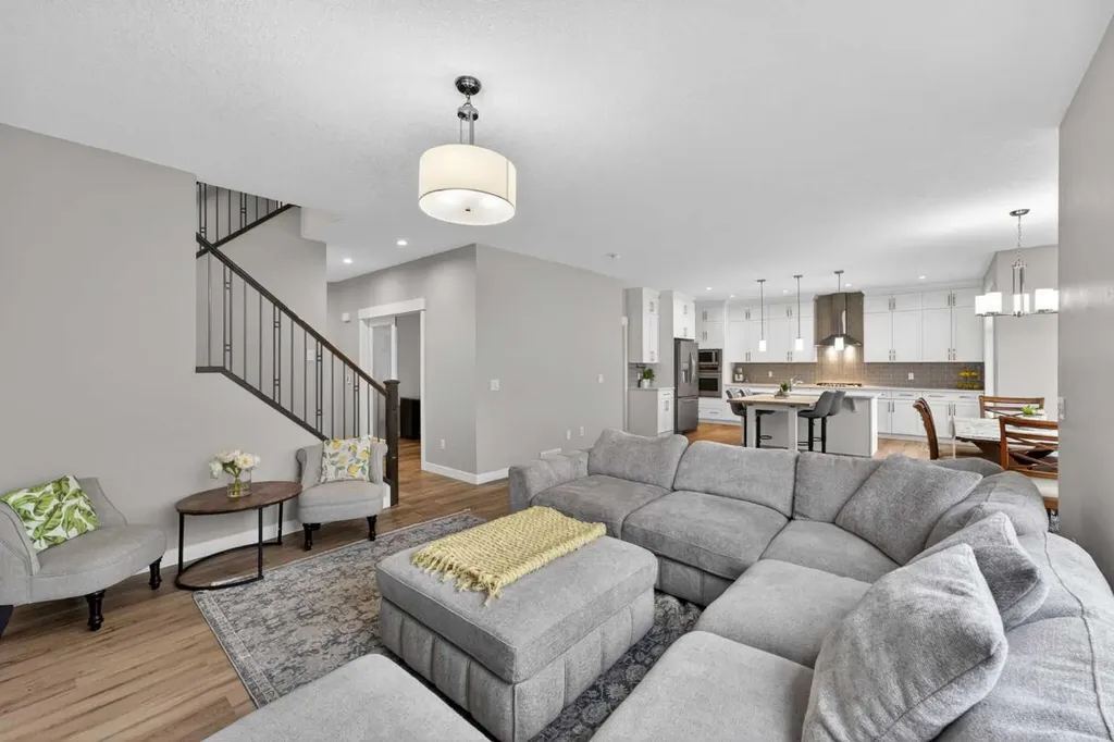 109 Kinniburgh Cove Chestermere AB T1X 0Y6