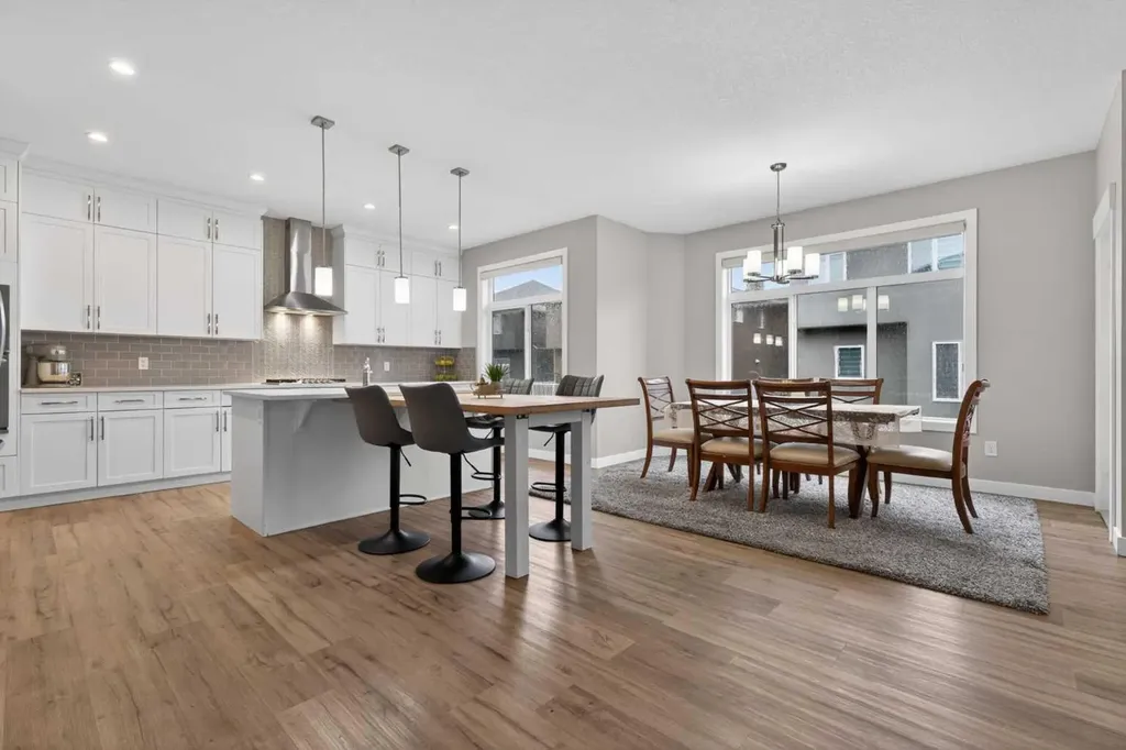 109 Kinniburgh Cove Chestermere AB T1X 0Y6