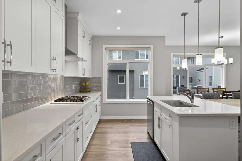 109 Kinniburgh Cove Chestermere AB T1X 0Y6