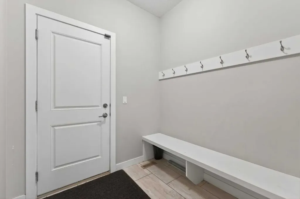109 Kinniburgh Cove Chestermere AB T1X 0Y6