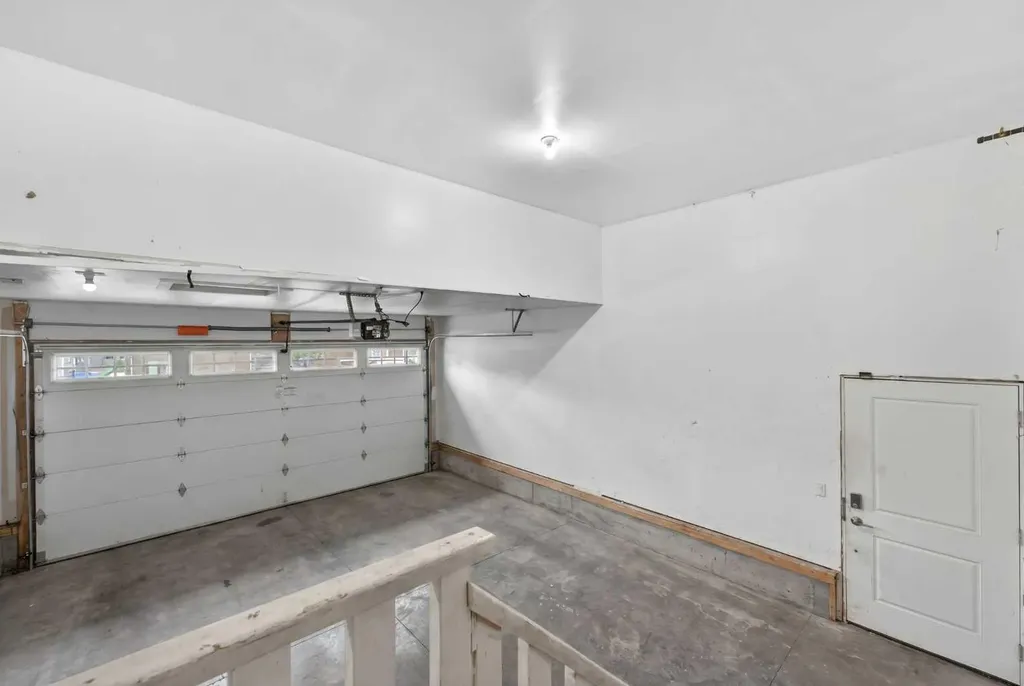 109 Kinniburgh Cove Chestermere AB T1X 0Y6