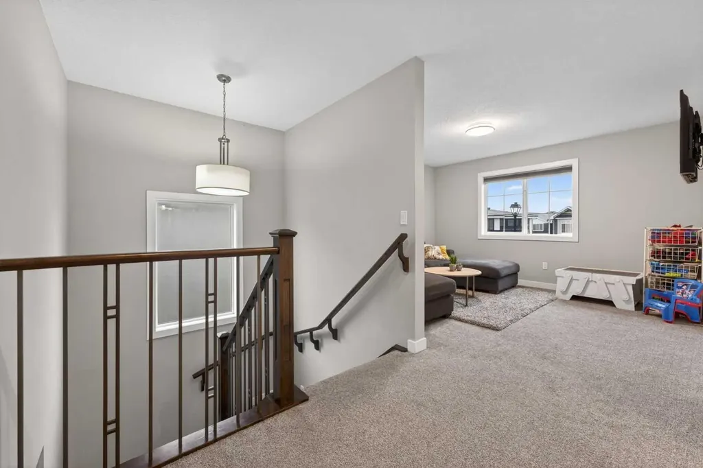 109 Kinniburgh Cove Chestermere AB T1X 0Y6