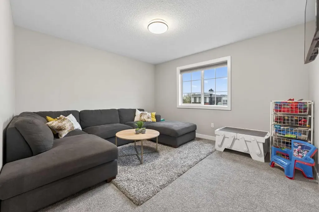 109 Kinniburgh Cove Chestermere AB T1X 0Y6