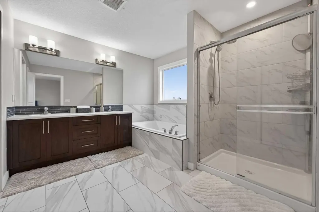 109 Kinniburgh Cove Chestermere AB T1X 0Y6