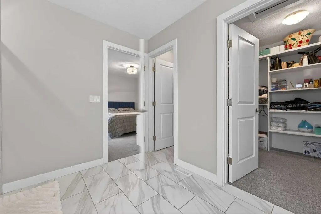 109 Kinniburgh Cove Chestermere AB T1X 0Y6