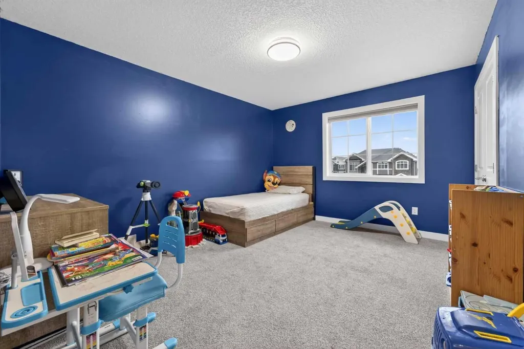109 Kinniburgh Cove Chestermere AB T1X 0Y6