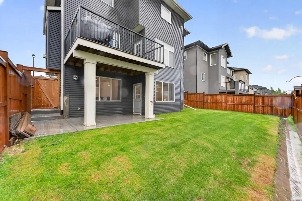109 Kinniburgh Cove Chestermere AB T1X 0Y6