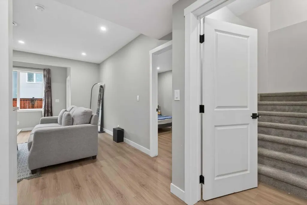 109 Kinniburgh Cove Chestermere AB T1X 0Y6
