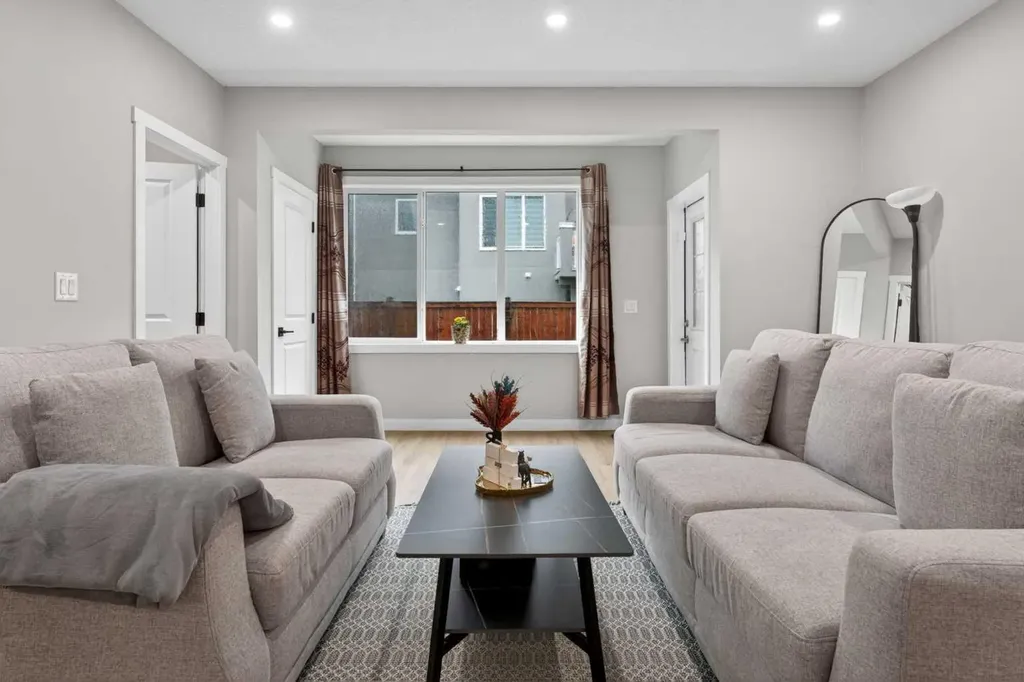 109 Kinniburgh Cove Chestermere AB T1X 0Y6