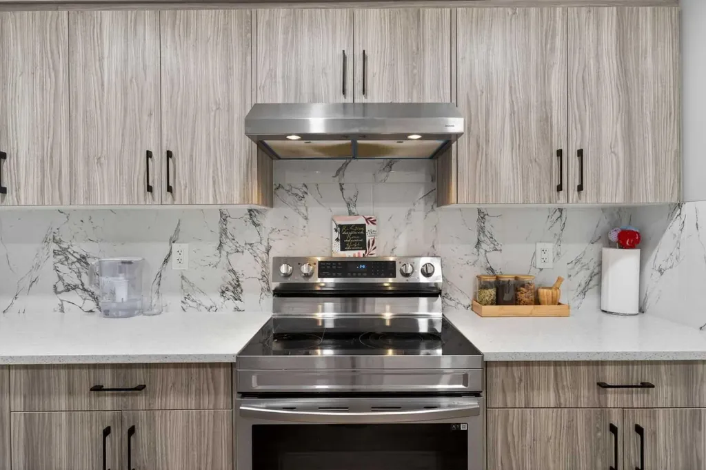 109 Kinniburgh Cove Chestermere AB T1X 0Y6