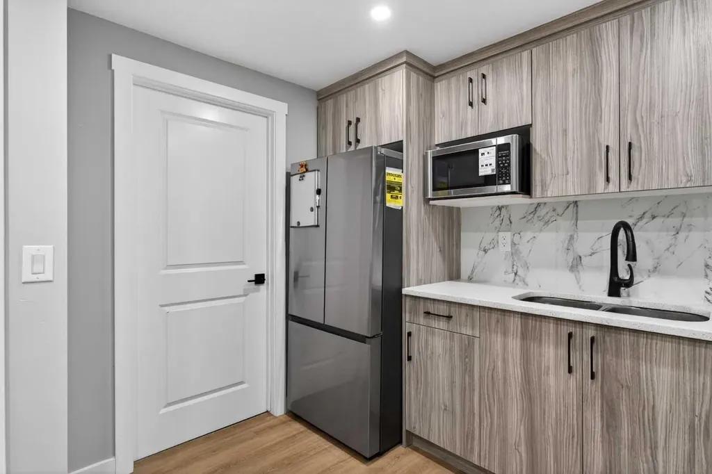 109 Kinniburgh Cove Chestermere AB T1X 0Y6