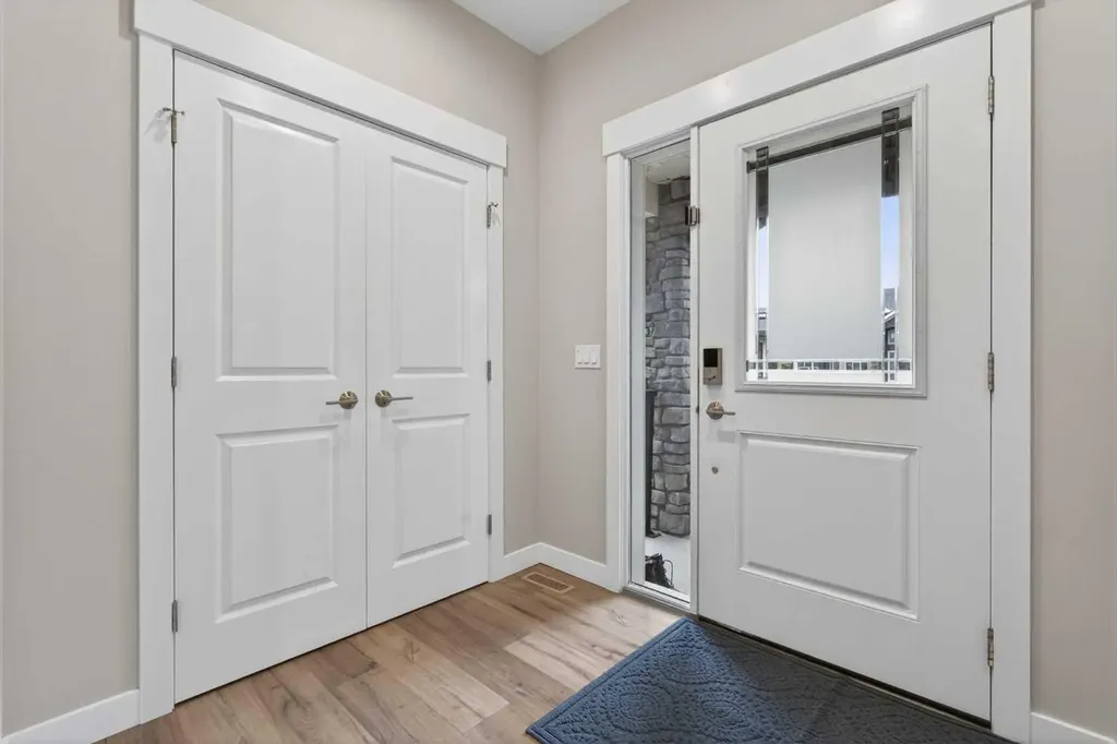 109 Kinniburgh Cove Chestermere AB T1X 0Y6