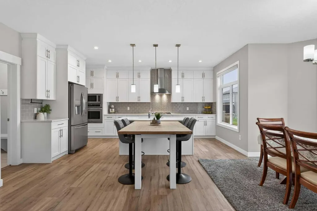 109 Kinniburgh Cove Chestermere AB T1X 0Y6