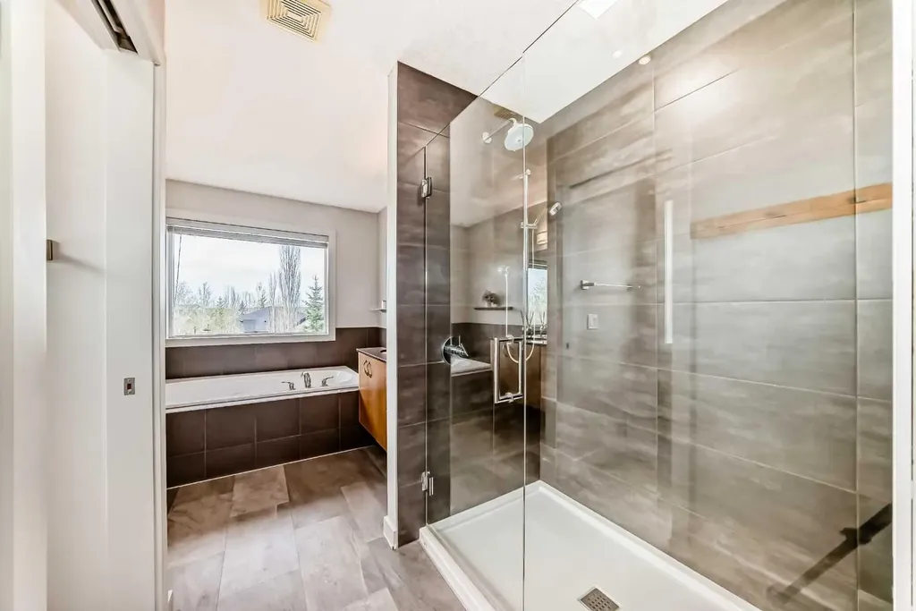 11 Cresthaven Bay SW Calgary AB T3B 5Y1