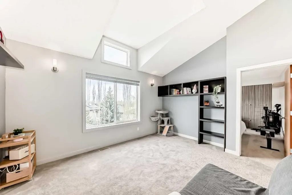 11 Cresthaven Bay SW Calgary AB T3B 5Y1