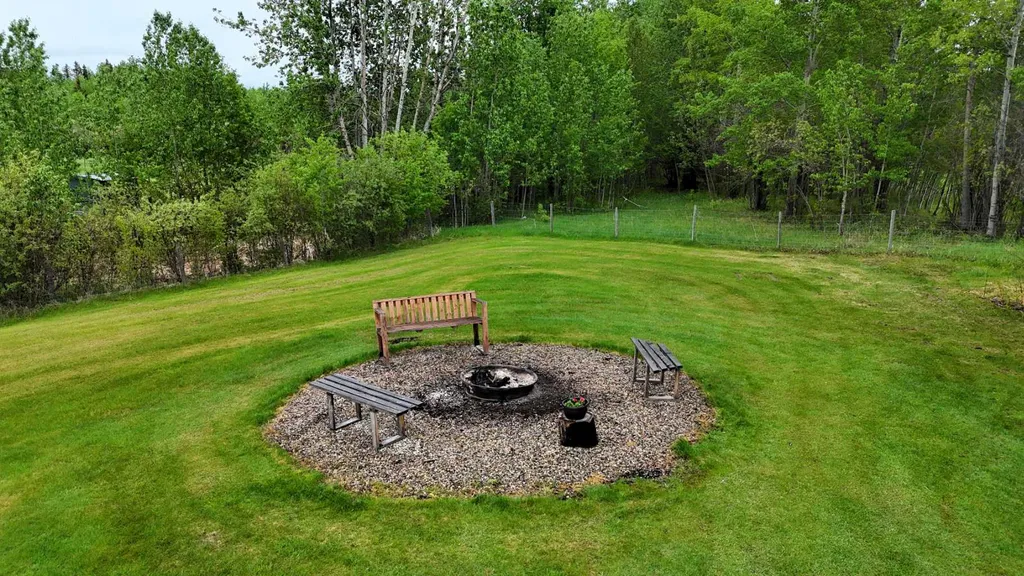 17010 Township Road 542 Rural Yellowhead County AB T7E 3V4