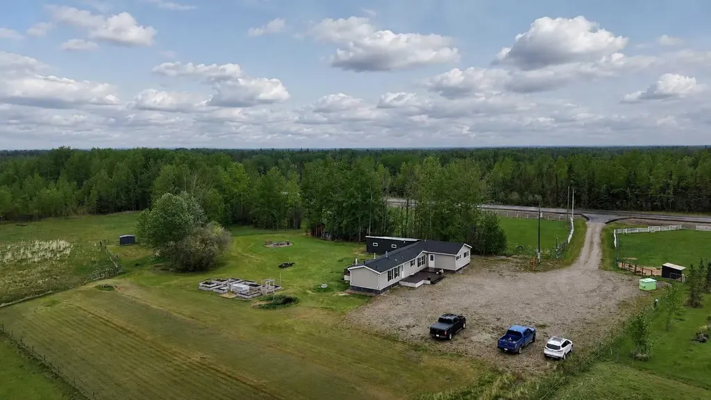 17010 Township Road 542 Rural Yellowhead County AB T7E 3V4