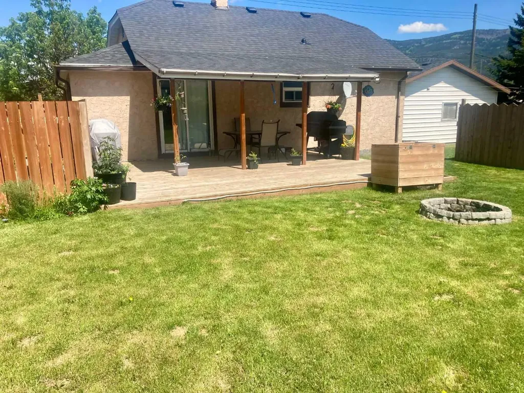 717 227 Street Hillcrest AB T0K 1C0