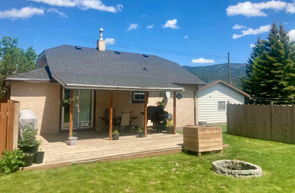717 227 Street Hillcrest AB T0K 1C0