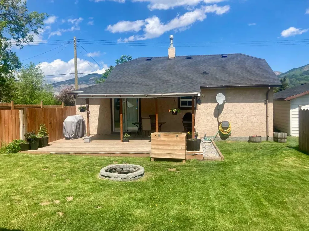 717 227 Street Hillcrest AB T0K 1C0