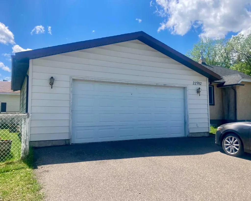 717 227 Street Hillcrest AB T0K 1C0
