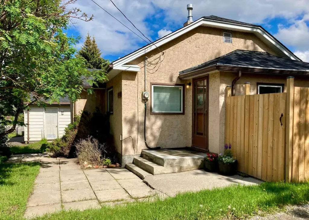717 227 Street Hillcrest AB T0K 1C0