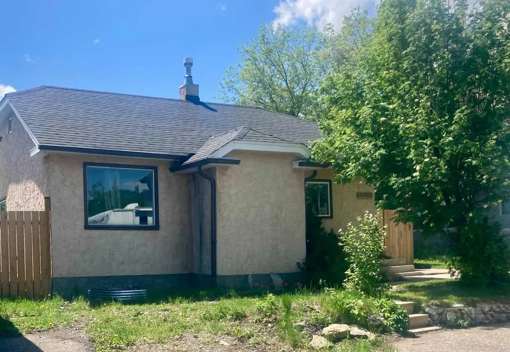 717 227 Street Hillcrest AB T0K 1C0