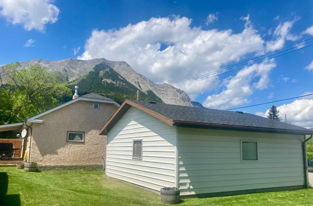 717 227 Street Hillcrest AB T0K 1C0