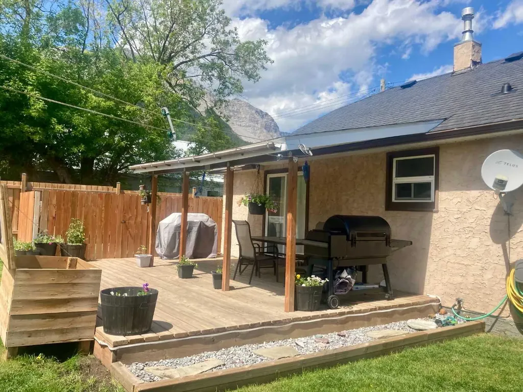 717 227 Street Hillcrest AB T0K 1C0