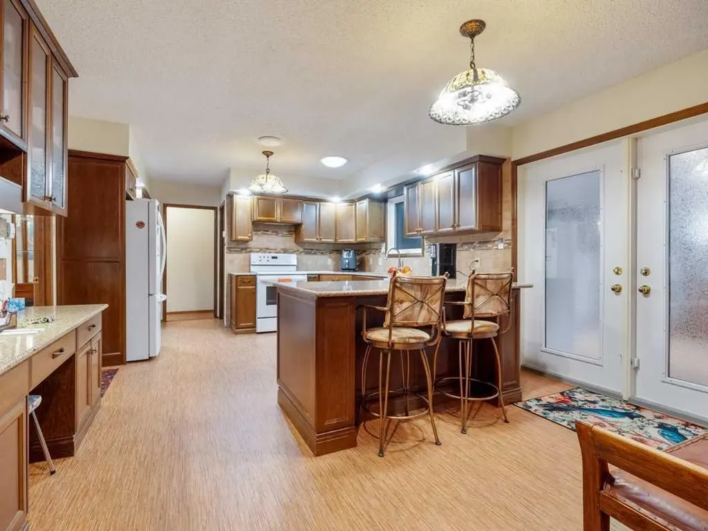 2201 21 Avenue Coaldale AB T1M 1J1