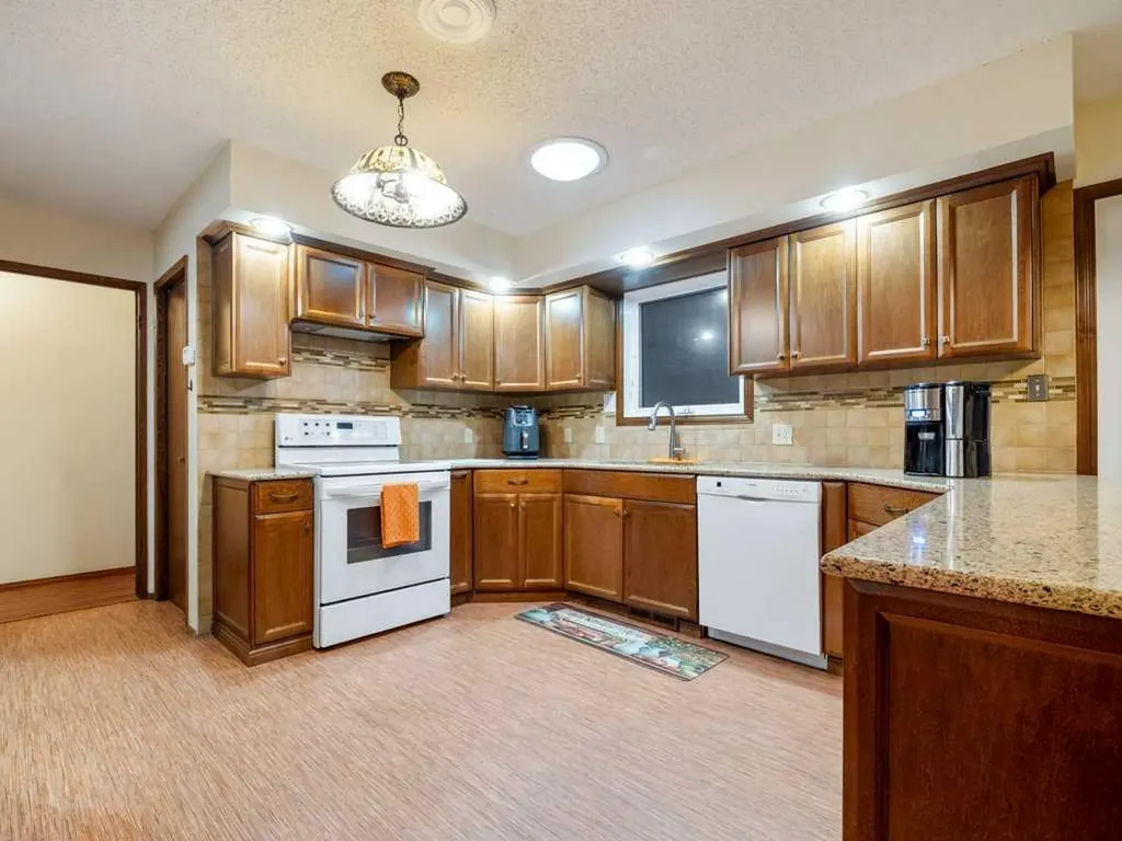 2201 21 Avenue Coaldale AB T1M 1J1