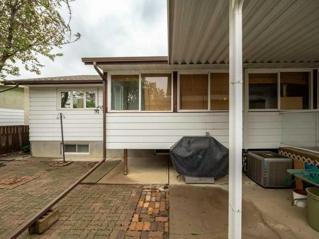 2201 21 Avenue Coaldale AB T1M 1J1