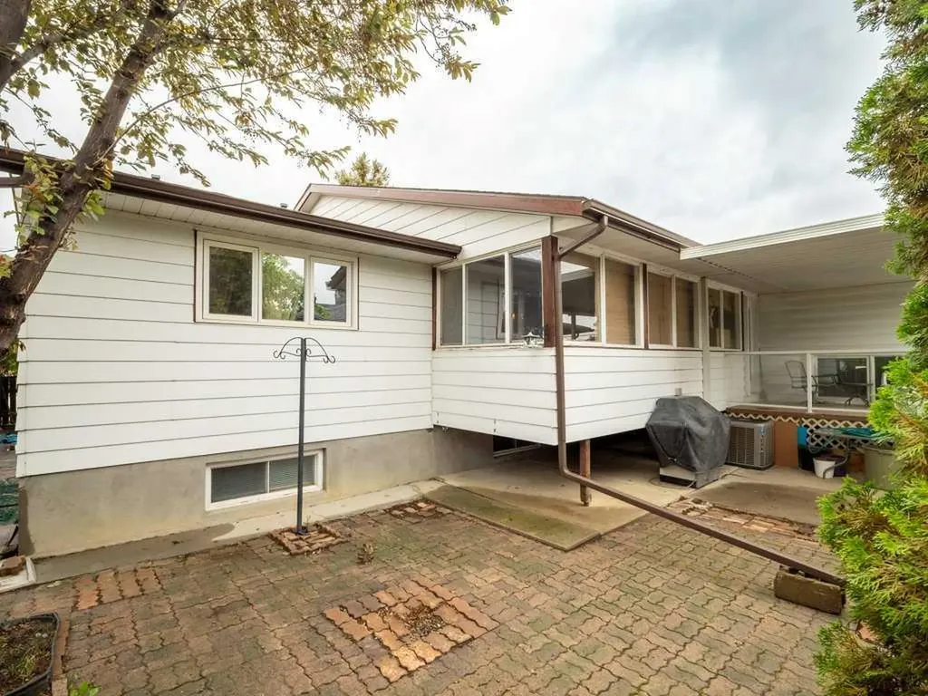 2201 21 Avenue Coaldale AB T1M 1J1