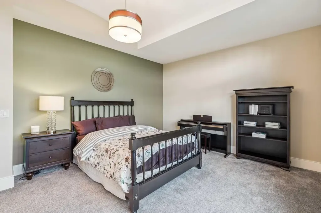 1320 17a Street NW Calgary AB T2N 2E9